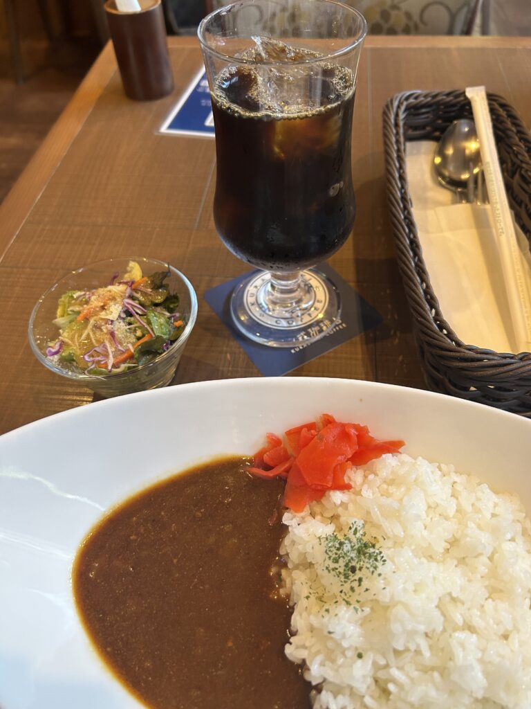 都立大学倉式珈琲店　カレー　アイスコーヒー